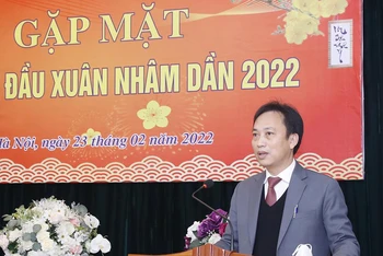 Đồng chí Lại Xuân Lâm, Phó Bí thư Đảng ủy Khối phát biểu tại buổi gặp mặt báo chí.