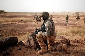 Ảnh minh họa: Các lực lượng của Pháp và châu Âu chuẩn bị rút phần lớn binh sĩ khỏi Khu vực Sahel. (Nguồn: Reuters)