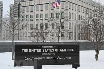Đại sứ quán Mỹ ở Kiev, Ukraine. (Ảnh: Getty Images/TTXVN)