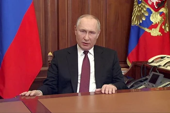 Ông Putin trong video thông báo bắt đầu triển khai chiến dịch quân sự tại miền Đông Ukraine, ngày 24/2. (Ảnh: Reuters)