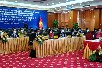 Các đại biểu dự hội nghị lần thứ 13 Ủy ban công tác liên hợp giữa các tỉnh: Cao Bằng, Lạng Sơn, Hà Giang, Quảng Ninh và Khu tự trị dân tộc Choang Quảng Tây (Trung Quốc).