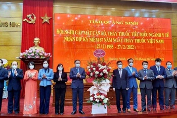 Quảng Ninh đã tổ chức hội nghị gặp mặt cán bộ, thầy thuốc tiêu biểu ngành y tế nhân dịp kỷ niệm 67 năm Ngày thầy thuốc Việt Nam (27/2/1955-27/2/2022).