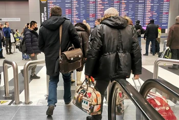 Nga cho rằng nhiều khách du lịch sẽ bị mắc kẹt tại các sân bay Nga (Nguồn: Moskva 24)