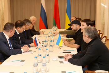 Cuộc đàm phán giữa Nga và Ukraine diễn ra ngày 28/2, tại vùng Gomel, gần biên giới Belarus-Ukraine, đã kết thúc sau gần 5 giờ. (Ảnh: Reuters)