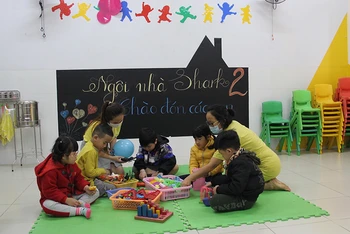 Giáo viên và học sinh Trường mầm non tư thục Hồng Minh, quận Sơn Trà.
