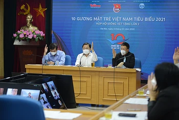 Hội đồng bình chọn Gương mặt trẻ Việt Nam tiêu biểu năm 2021 bỏ phiếu.