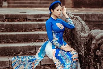 Hoa hậu Ngọc Hân trong bộ áo dài Nhã nhạc cung đình Huế của mình. (Ảnh: Nhân vật cung cấp)