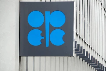 Biểu tượng OPEC tại trụ sở ở Vienna, Áo. (Ảnh: AFP/TTXVN)