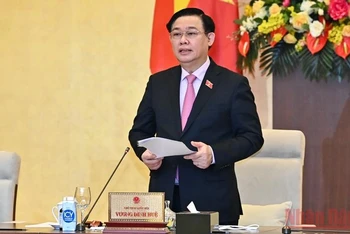 Chủ tịch Quốc hội Vương Đình Huệ phát biểu khai mạc phiên họp. (Ảnh: Duy Linh)
