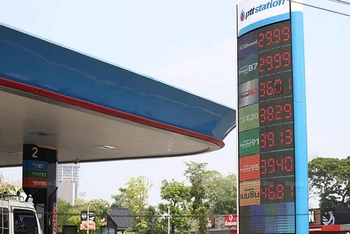 Giá xăng dầu bán lẻ ở Thái Lan tăng mạnh do ảnh hưởng của xung đột Nga-Ukraine. (Ảnh: Bưu điện Bangkok)
