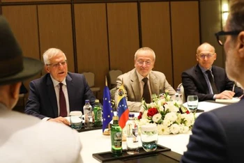 Các nhà ngoại giao Venezuela gặp gỡ Đại diện cấp cao EU tại Thổ Nhĩ Kỳ. (Nguồn: TeleSUR/TTXVN)