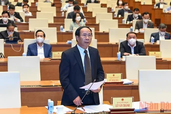 Phó Thủ tướng Lê Văn Thành phát biểu làm rõ một số vấn đề đại biểu Quốc hội nêu. (Ảnh: Duy Linh)