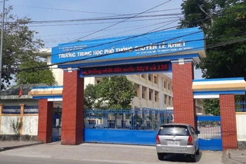 Trường THPT chuyên Lê Khiết (Quảng Ngãi).