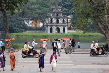 Hồ Hoàn Kiếm luôn là điểm đến ưa thích của khách tham quan khi đến Hà Nội.