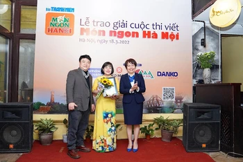 Tác giả Tạ Thị Thanh Hải đoạt giải nhất cuộc thi. (Ảnh: Ban tổ chức cung cấp)