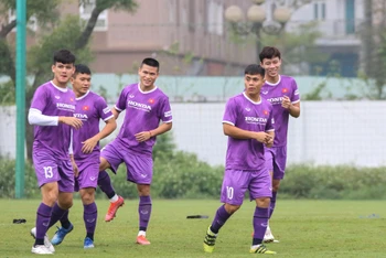 Tiền vệ trẻ Lý Công Hoàng Anh (số 10) được bổ sung cho đội tuyển Việt Nam. (Ảnh: VFF)