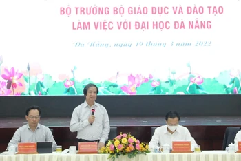 Bộ trưởng Nguyễn Kim Sơn và đoàn công tác Bộ Giáo dục và Đào tạo làm việc với lãnh đạo chủ chốt ĐH Đà Nẵng