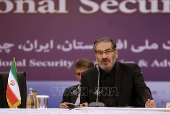 Thư ký Hội đồng An ninh quốc gia tối cao Iran Ali Shamkhani phát biểu tại một hội nghị an ninh ở Tehran, Iran. Ảnh: AFP/TTXVN