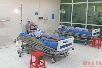 Các nạn nhân đang được cấp cứu, điều trị tại Bệnh viện đa khoa tỉnh Bắc Kạn. 