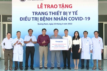 Quảng Nam tiếp nhận thiết bị y tế do Tập đoàn THACO tài trợ.