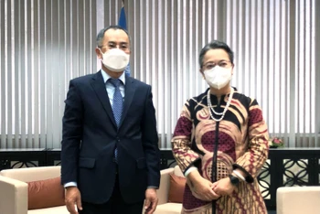 Đại sứ Việt Nam tại Thái Lan Phan Chí Thành và Phó Tổng Thư ký Liên hợp quốc kiêm Thư ký điều hành ESCAP Armida Salsiah Alisjahbana.