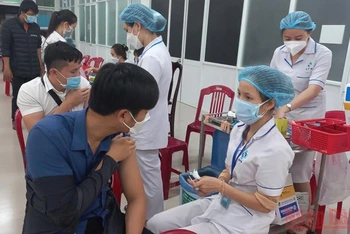 Tỉnh Quảng Ngãi yêu cầu thần tốc hơn nữa trong việc tiêm vaccine phòng Covid-19. 