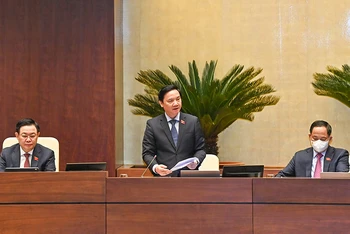 Phó Chủ tịch Quốc hội Nguyễn Khắc Định điều hành phiên thảo luận về dự án Luật sửa đổi, bổ sung một số điều của Luật Sở hữu trí tuệ. (Ảnh: Duy Linh)