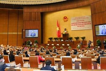 Hội nghị đại biểu Quốc hội hoạt động chuyên trách diễn ra trong hai ngày 28, 29/3 theo hình thức trực tiếp kết hợp với trực tuyến, với điểm cầu chính tại hội trường Diên Hồng, Nhà Quốc hội. 