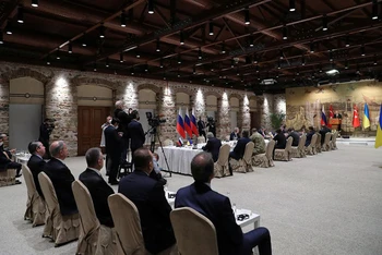 Tổng thống Thổ Nhĩ Kỳ Tayyip Erdogan phát biểu trước đoàn đàm phán của Nga và Ukraine tại Istanbul, ngày 29/3. (Ảnh: Reuters)