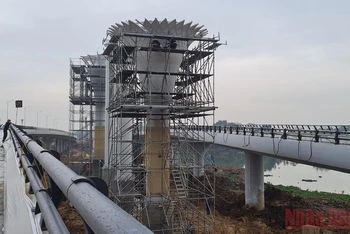 Dự án cầu Đầm Vạc tại thành phố Vĩnh Yên đang trong quá trình hoàn thiện.
