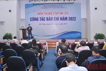 Cục trưởng Báo chí-Bộ Thông tin và Truyền thông Nguyễn Thanh Lâm quán triệt những nội dung cơ bản về chủ trương, đường lối, quan điểm của Đảng, chính sách pháp luật của Nhà nước về công tác lãnh đạo, chỉ đạo, quản lý báo chí.