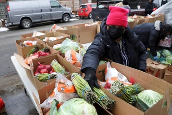 Các hộp thực phẩm được đóng gói tại Chicago, Mỹ. (Ảnh: Reuters)