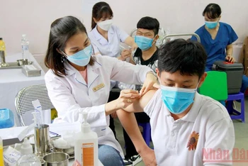 Thành phố Móng Cái triển khai tiêm Vacine phòng Covid-19 cho trẻ em từ đủ 12 tuổi đến dưới 18 tuổi trên địa bàn.