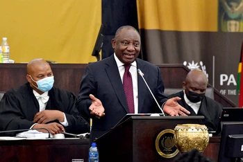Tổng thống Nam Phi Ramaphosa phát biểu trước Quốc hội, ngày 17/3. (Ảnh: Reuters)