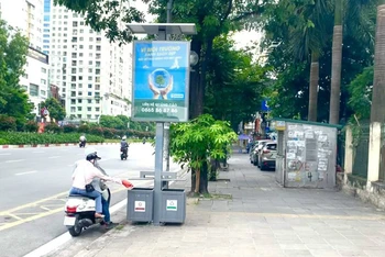 Thùng rác công nghệ được coi là giải pháp sáng tạo, góp phần giúp Hà Nội ngày càng xanh-sạch-đẹp. 