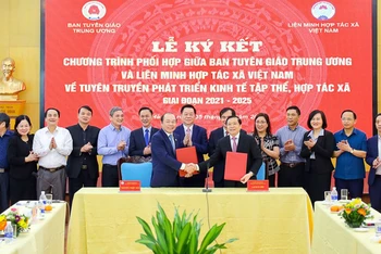 Lễ ký kết Chương trình phối hợp giữa Ban Tuyên giáo Trung ương và Liên minh Hợp tác xã Việt Nam.