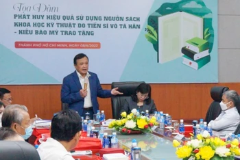 Ông Phùng Công Dũng, Chủ nhiệm Ủy ban về Người Việt Nam ở nước ngoài Thành phố Hồ Chí Minh phát biểu chủ trì buổi Tọa đàm.