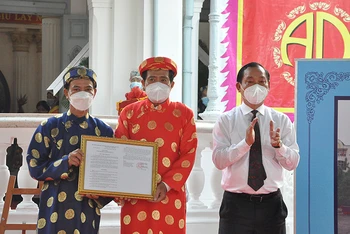 Tỉnh Tiền Giang đón nhận Quyết định của Thủ tướng Chính phủ công nhận sưu tập vàng lá chạm khắc hình voi Gò Thành là bảo vật quốc gia.