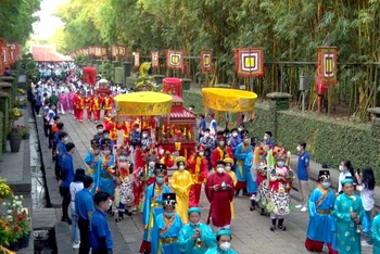 Diễu hành đón rước Lễ Giỗ Tổ Hùng Vương năm 2022.