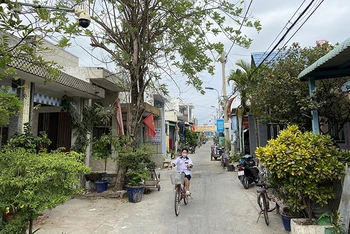Camera an ninh được lắp đặt quanh xã đảo Thạnh An (huyện Cần Giờ, thành phố Hồ Chí Minh), giúp người dân yên tâm sinh sống, lao động sản xuất.