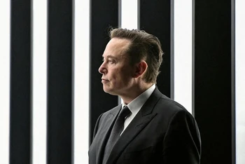 Tỷ phú Elon Musk tham dự lễ khai trương Tesla Gigafactory mới dành cho ô tô điện ở Gruenheide, Đức, ngày 22/3. Ảnh: Reuters