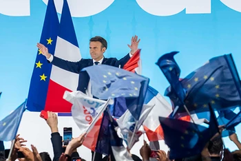 Ông Emmanuel Macron kêu gọi cử tri dồn phiếu trong vòng hai vì chiến thắng ở phía trước. (Le Figaro)