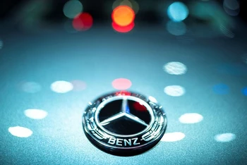 Logo của hãng xe hơi Đức Mercedes-Benz. (Ảnh: Reuters)