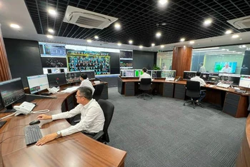 Trung tâm điều khiển hệ thống điện giúp Tổng công ty Điện lực thành phố Hồ Chí Minh khắc phục các sự cố hoàn toàn tự động thay vì thực hiện thao tác thủ công như trước đây. 