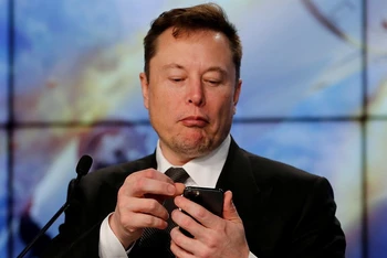Tỷ phú Elon Musk đã đề nghị mua lại 100% số cổ phiếu của Twitter. (Ảnh: Reuters)