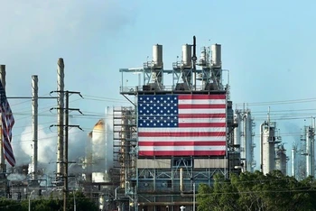 Cơ sở lọc dầu Wilmington của Mỹ ở Los Angeles, California. (Ảnh: AFP/TTXVN)