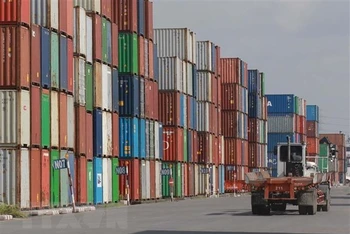 Các container hàng hóa tại Tân cảng Cát Lái.