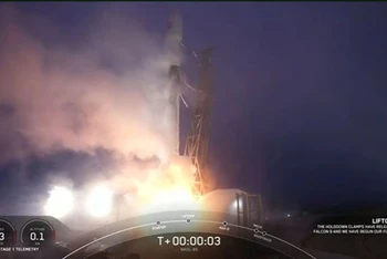 Tên lửa SpaceX Falcon phóng vệ tinh do thám NROL-85 từ Căn cứ Lực lượng Không gian Vandenberg ở California ngày 17/4. (Ảnh: SpaceX)