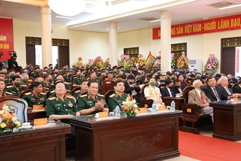 Các đại biểu dự buổi gặp mặt Kỷ niệm 75 năm Ngày truyền thống lực lượng vũ trang tỉnh Nam Định.