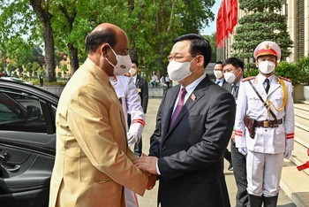 Lễ đón Chủ tịch Hạ viện Cộng hòa Ấn Độ thăm chính thức Việt Nam